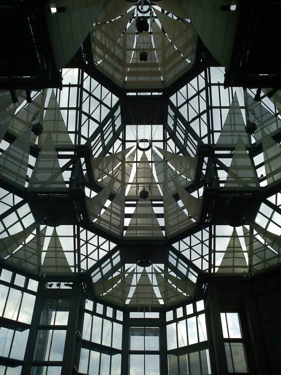 A arrojada arquitetura interna da National Galery, em Ottawa, capital do Canadá